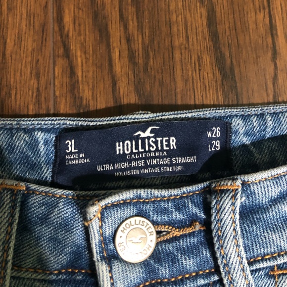 Hollister size 26 Ultra High Rise Vintage straight Distressed Medium Wash Jeans - Picture 3 of 6